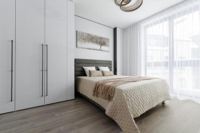 cohost I amazing apt, w-balcony, A-C and garage parking, city center